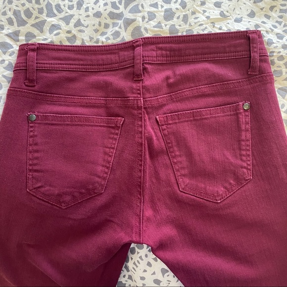 FOREVER 21 MAROON SKINNY JEANS - Picture 5 of 7